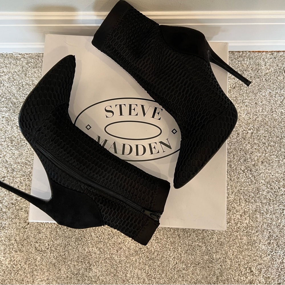 Steve Madden raylen black fabric pointed toe bootie